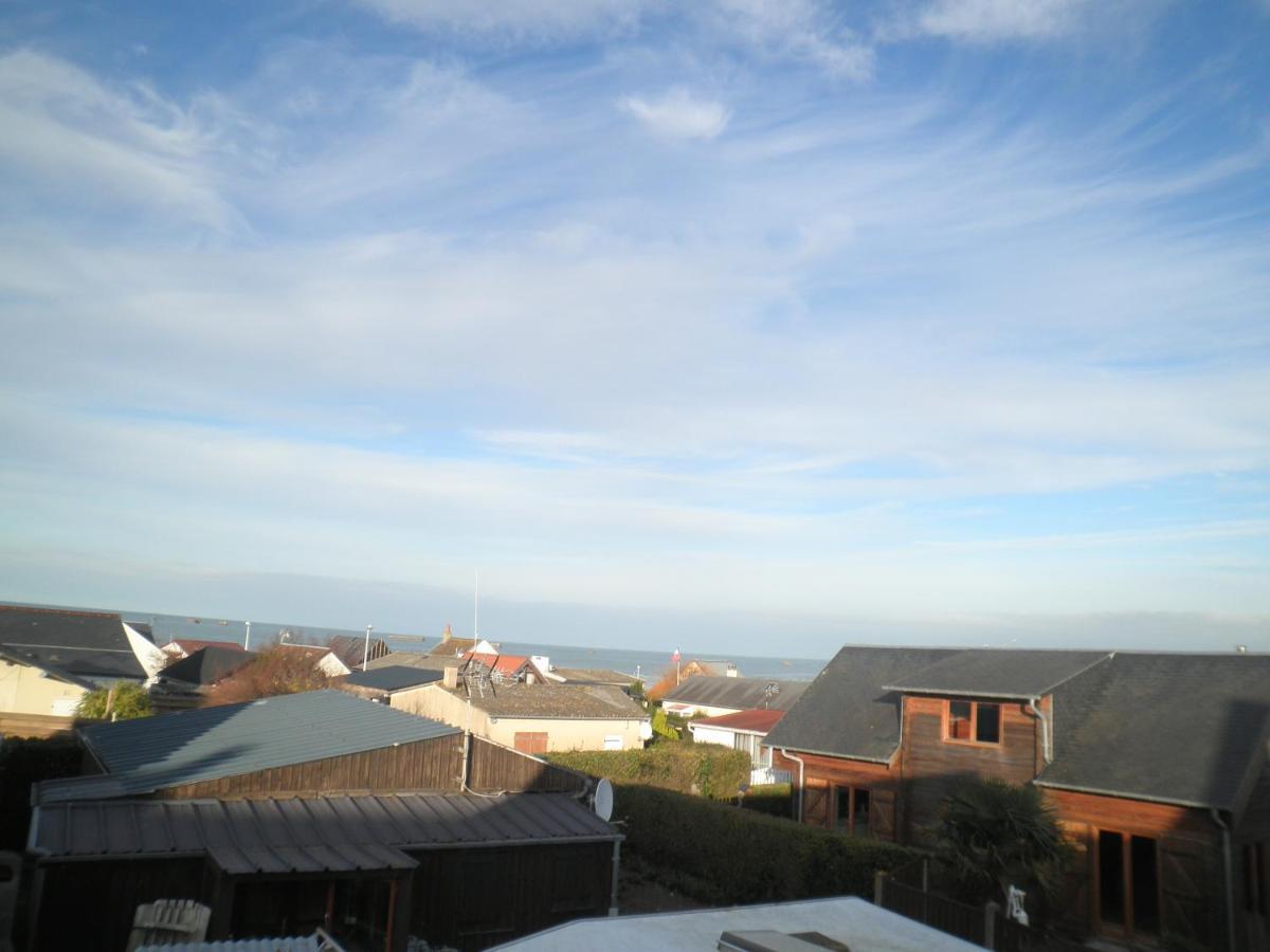 Appartement F1 Mansarde A 100M De La Plage, Proche De Arromanches Et Des Plages Du Debarquement Saint-Côme-de-Fresné Екстериор снимка